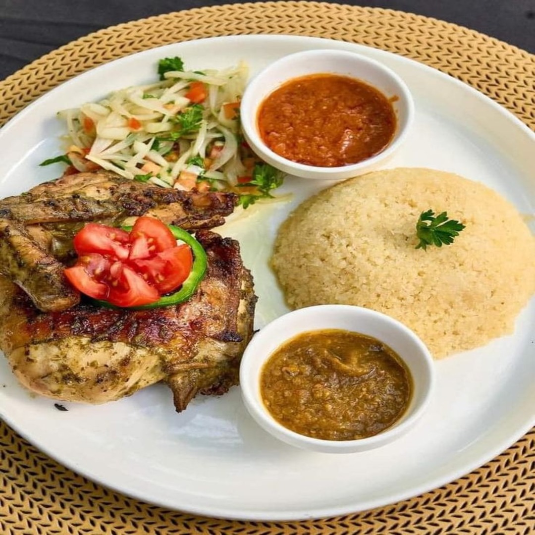 Attiéké entier poulet(frit)